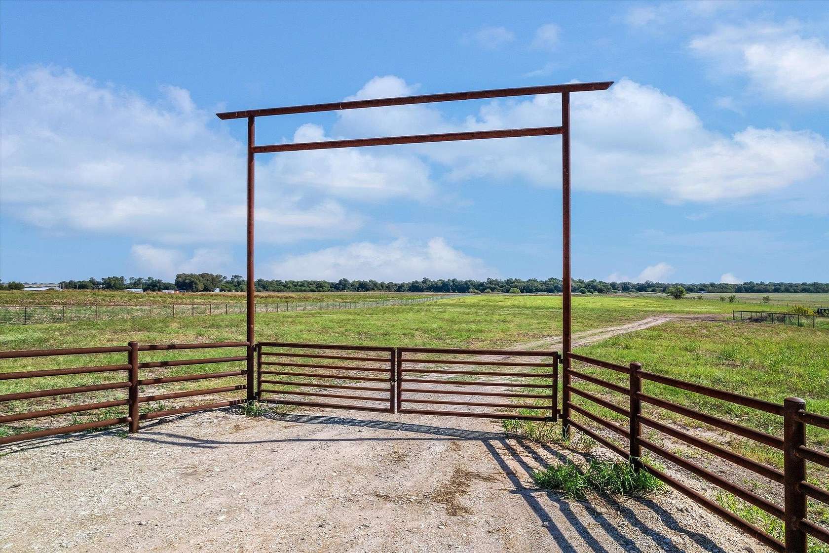 10 Acres of Agricultural Land for Sale in Granger, Texas