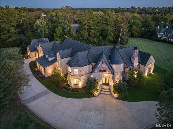 3 Acres of Land with Home for Sale in Ladue, Missouri