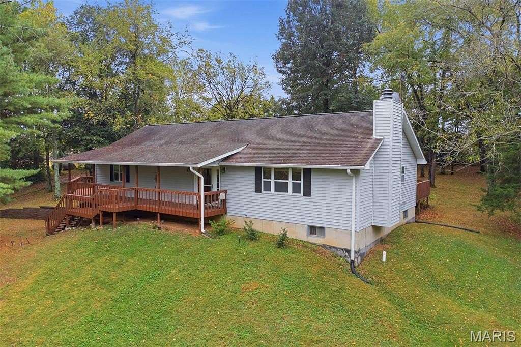 2.89 Acres of Land with Home for Sale in Highland, Illinois