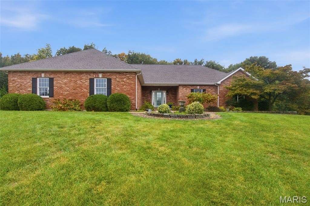 2.35 Acres of Land with Home for Sale in Waterloo, Illinois