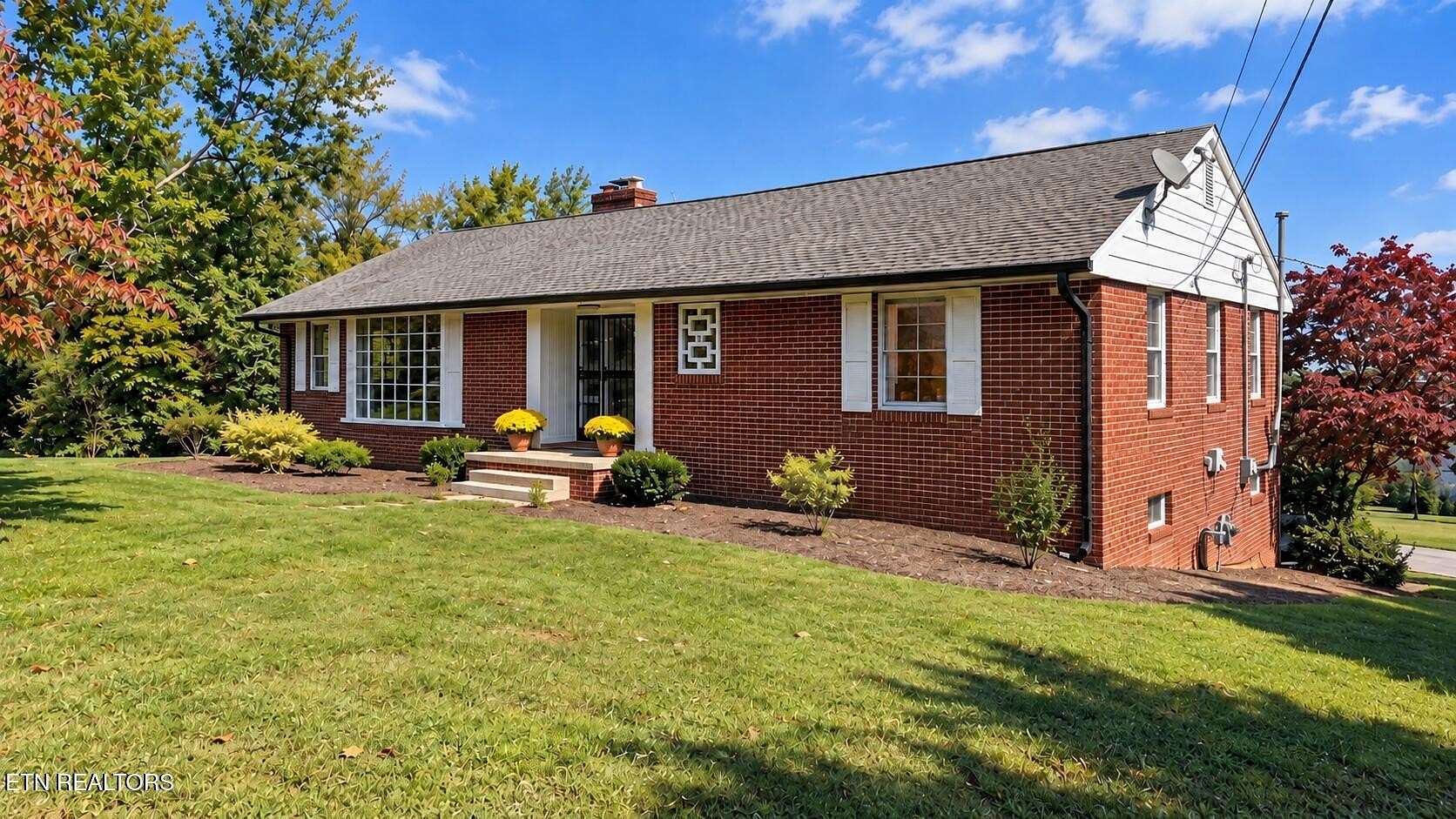 2.4 Acres of Land with Home for Sale in Farragut, Tennessee