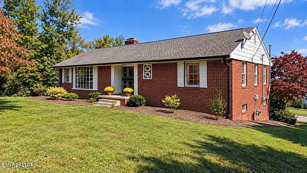 2.4 Acres of Land with Home for Sale in Farragut, Tennessee