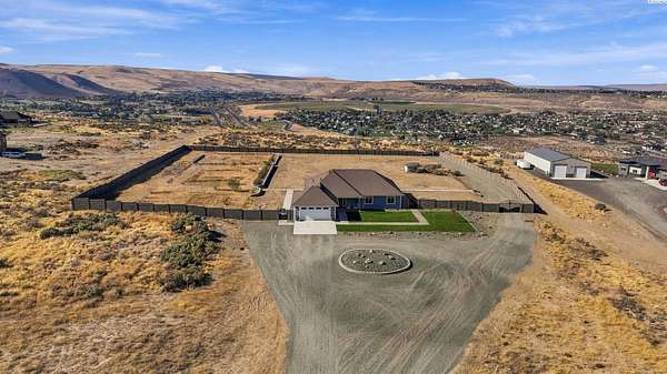 6.3 Acres of Land with Home for Sale in Kennewick, Washington