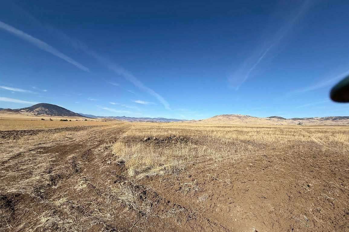 19.4 Acres of Land for Sale in Montague, California