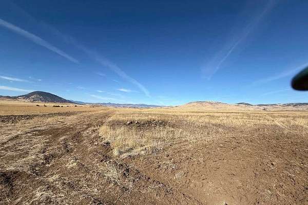19.4 Acres of Land for Sale in Montague, California