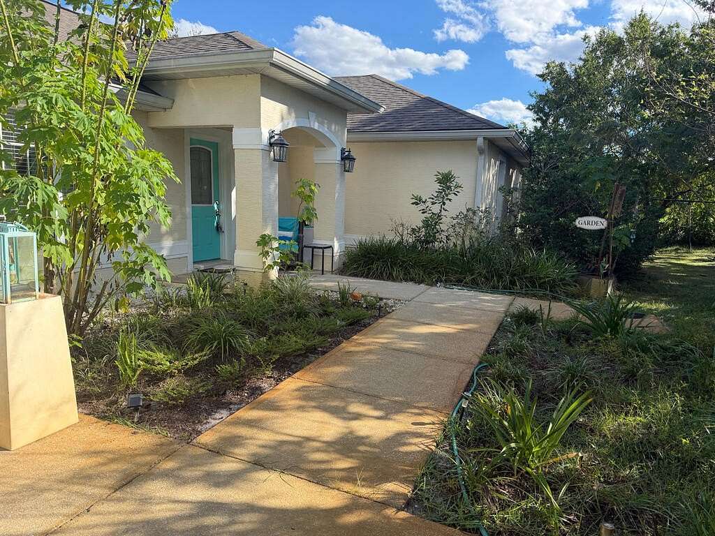 2.5 Acres of Land with Home for Sale in Trenton, Florida