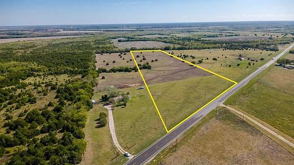 10 Acres of Land for Sale in Commerce, Texas