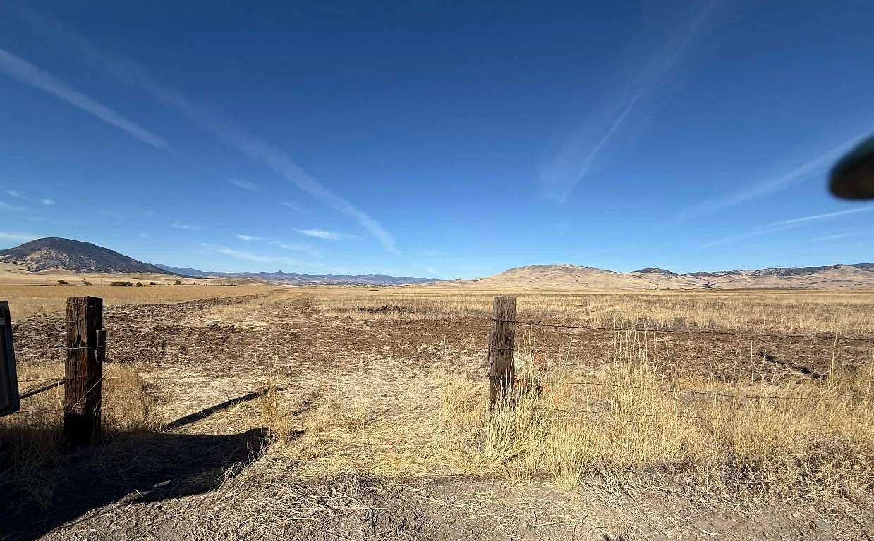 19.4 Acres of Land for Sale in Montague, California
