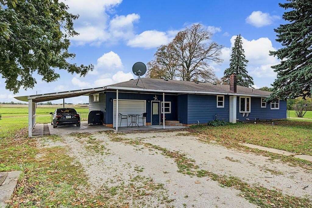 10 Acres of Land with Home for Sale in Fort Dodge, Iowa