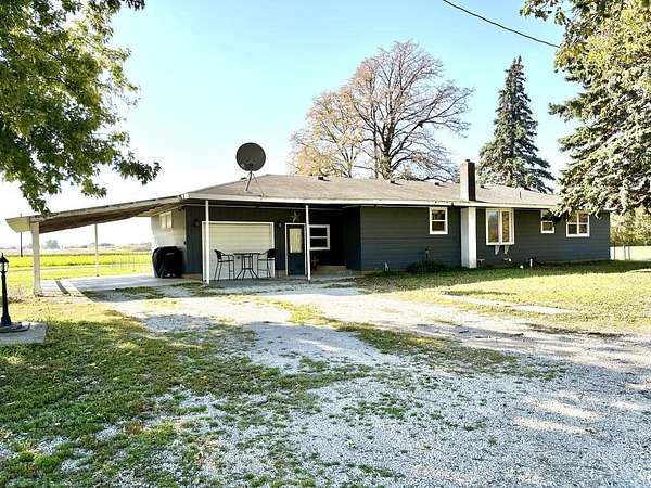 10 Acres of Land with Home for Sale in Fort Dodge, Iowa