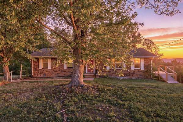1.5 Acres of Land with Home for Sale in Trenton, Georgia