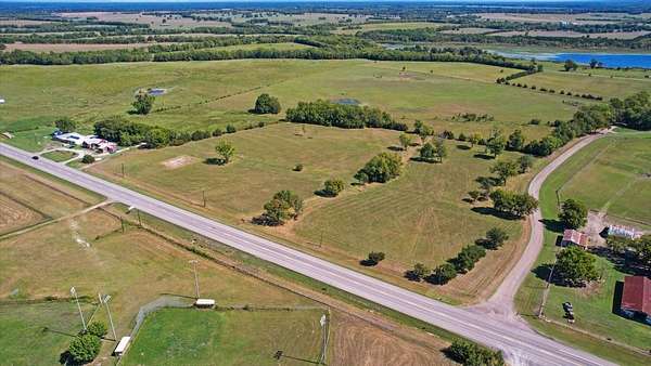 13.3 Acres of Land for Sale in Clarksville, Texas