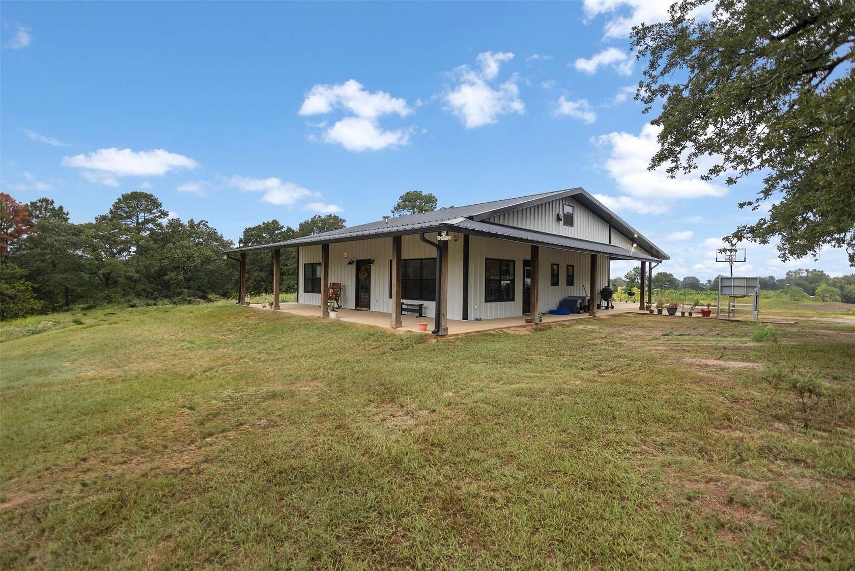 20.9 Acres of Land with Home for Sale in Jacksonville, Texas