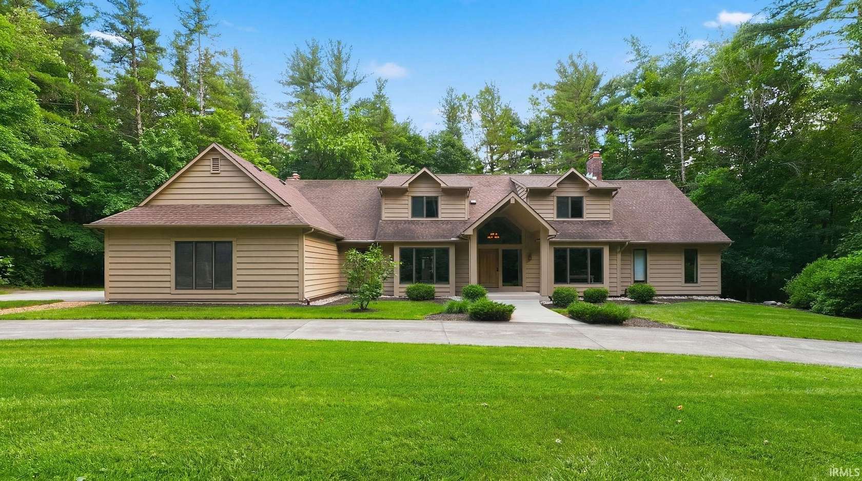 2 Acres of Land with Home for Sale in Fort Wayne, Indiana