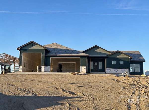 5.59 Acres of Land with Home for Sale in New Plymouth, Idaho