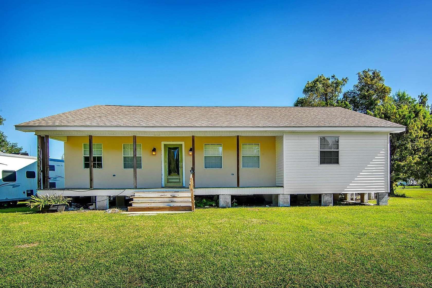 2.5 Acres of Land with Home for Sale in Houma, Louisiana