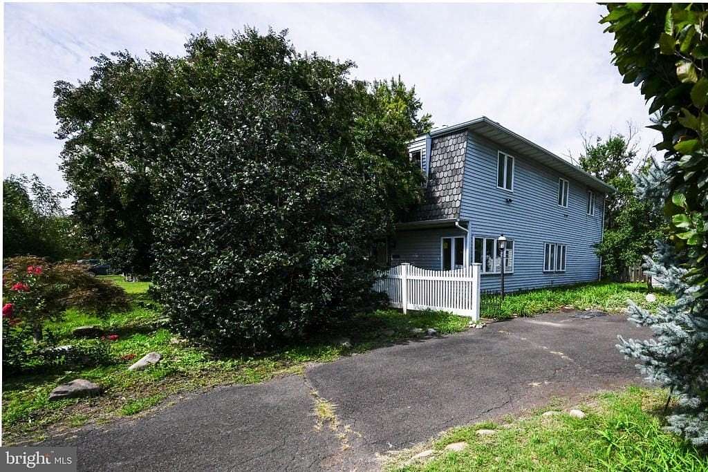 1.7 Acres of Improved Residential Land for Sale in Fairless Hills, Pennsylvania