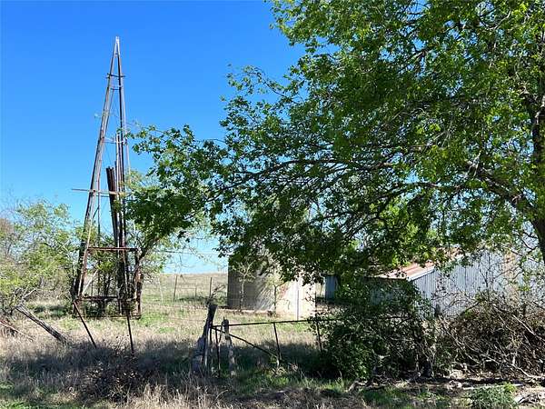 10 Acres of Land for Sale in Hamilton, Texas