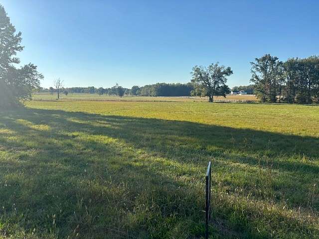 2.75 Acres of Residential Land for Sale in Cottontown, Tennessee