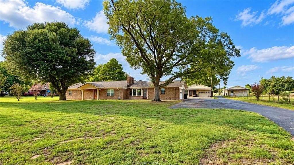 2.59 Acres of Land with Home for Sale in Franklin, Texas
