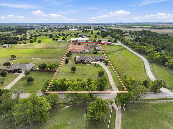 3.1 Acres of Land with Home for Sale in Van Alstyne, Texas