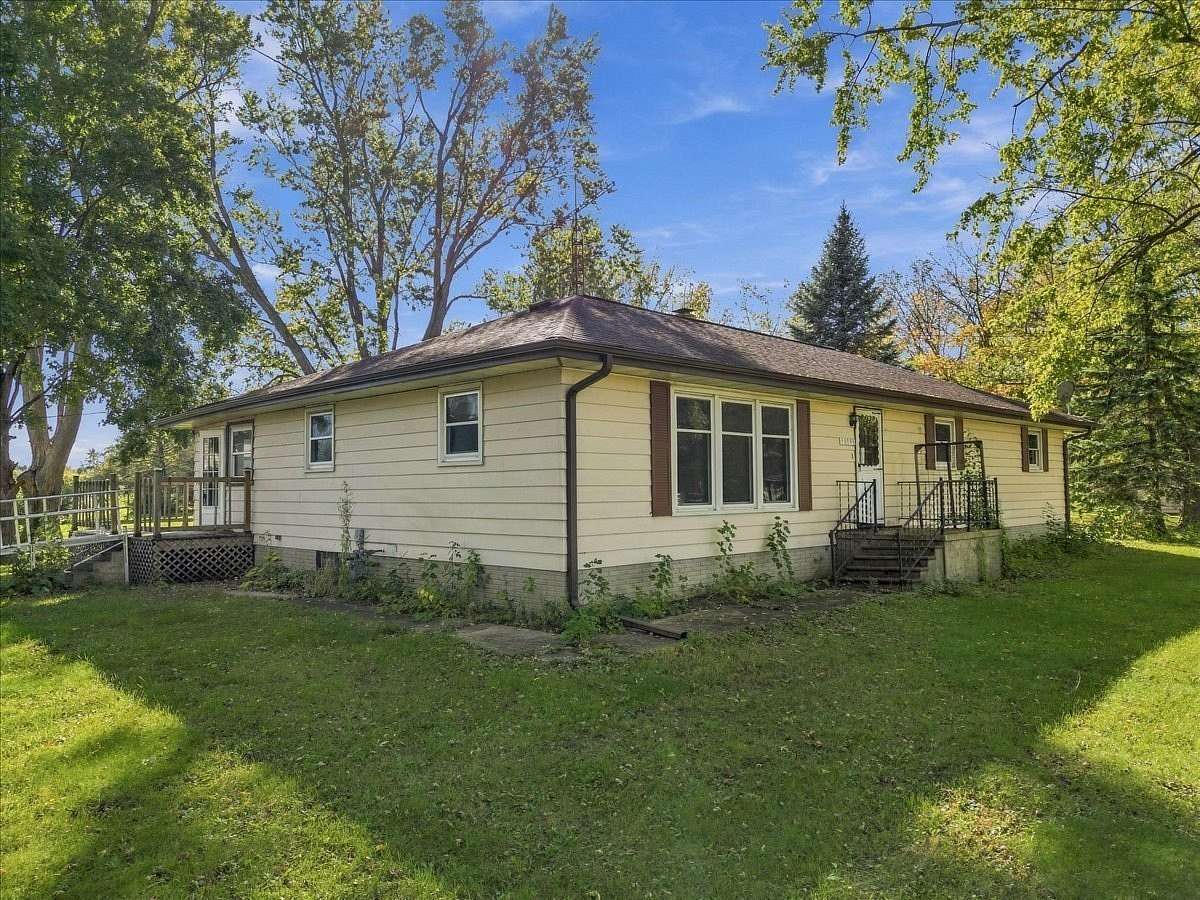 5.1 Acres of Land with Home for Sale in Rock Falls, Illinois