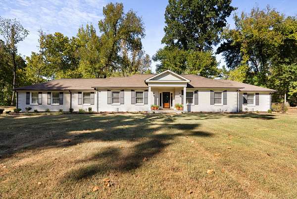 2.18 Acres of Land with Home for Sale in Franklin, Tennessee