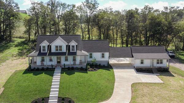 15.5 Acres of Land with Home for Sale in Columbia, Tennessee