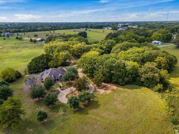 18 Acres of Land with Home for Sale in Edgewood, Texas