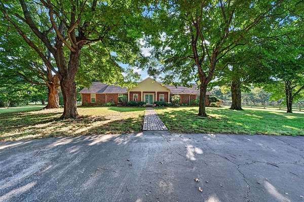 9.32 Acres of Land with Home for Sale in Franklin, Kentucky