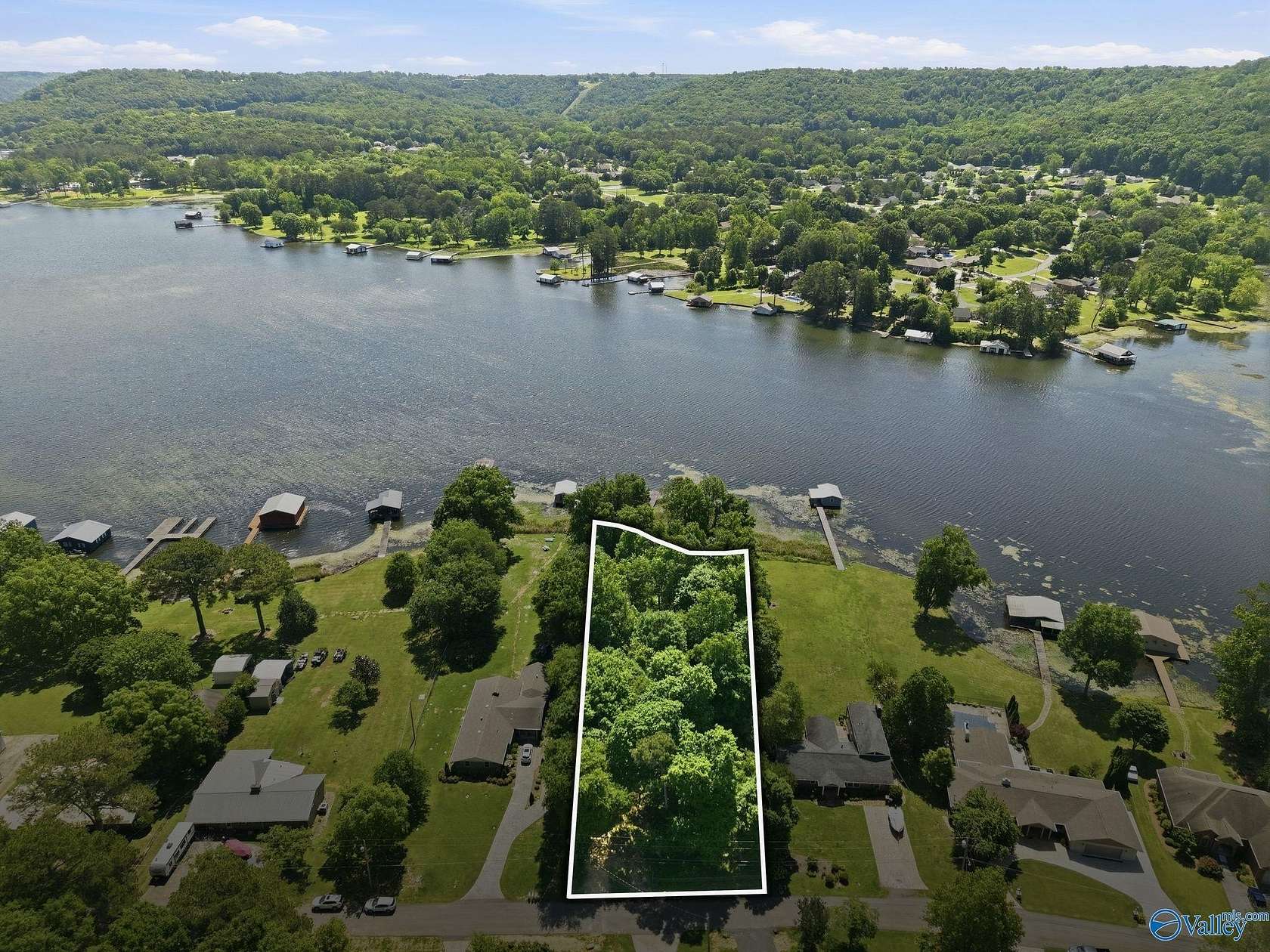 0.57 Acres of Residential Land for Sale in Guntersville, Alabama