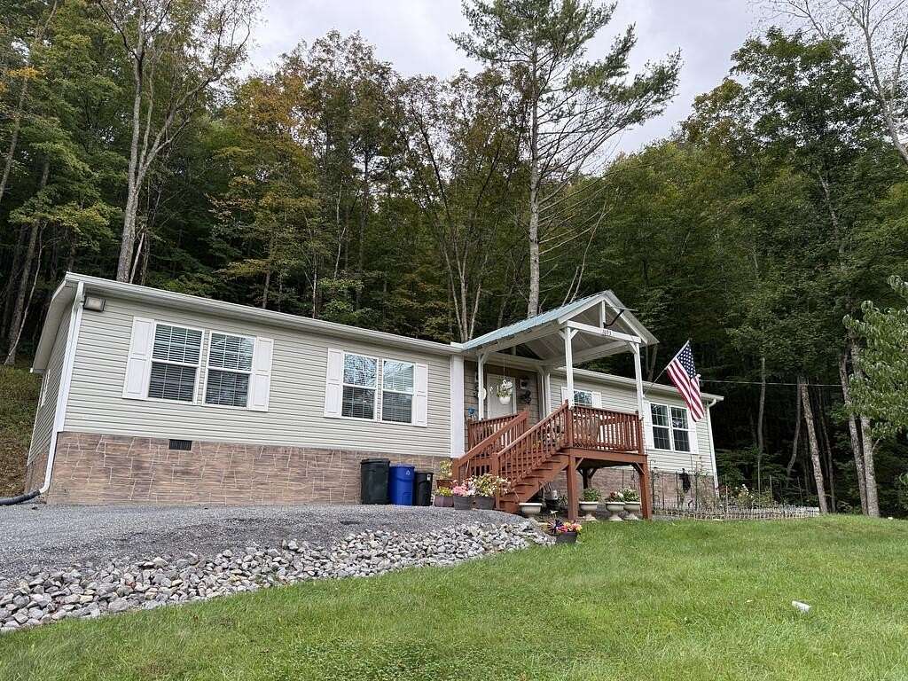 32 Acres of Land with Home for Sale in Rainelle, West Virginia