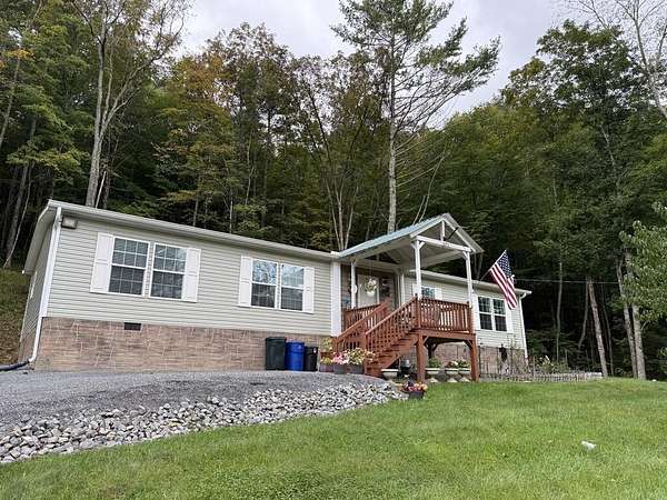 32 Acres of Land with Home for Sale in Rainelle, West Virginia
