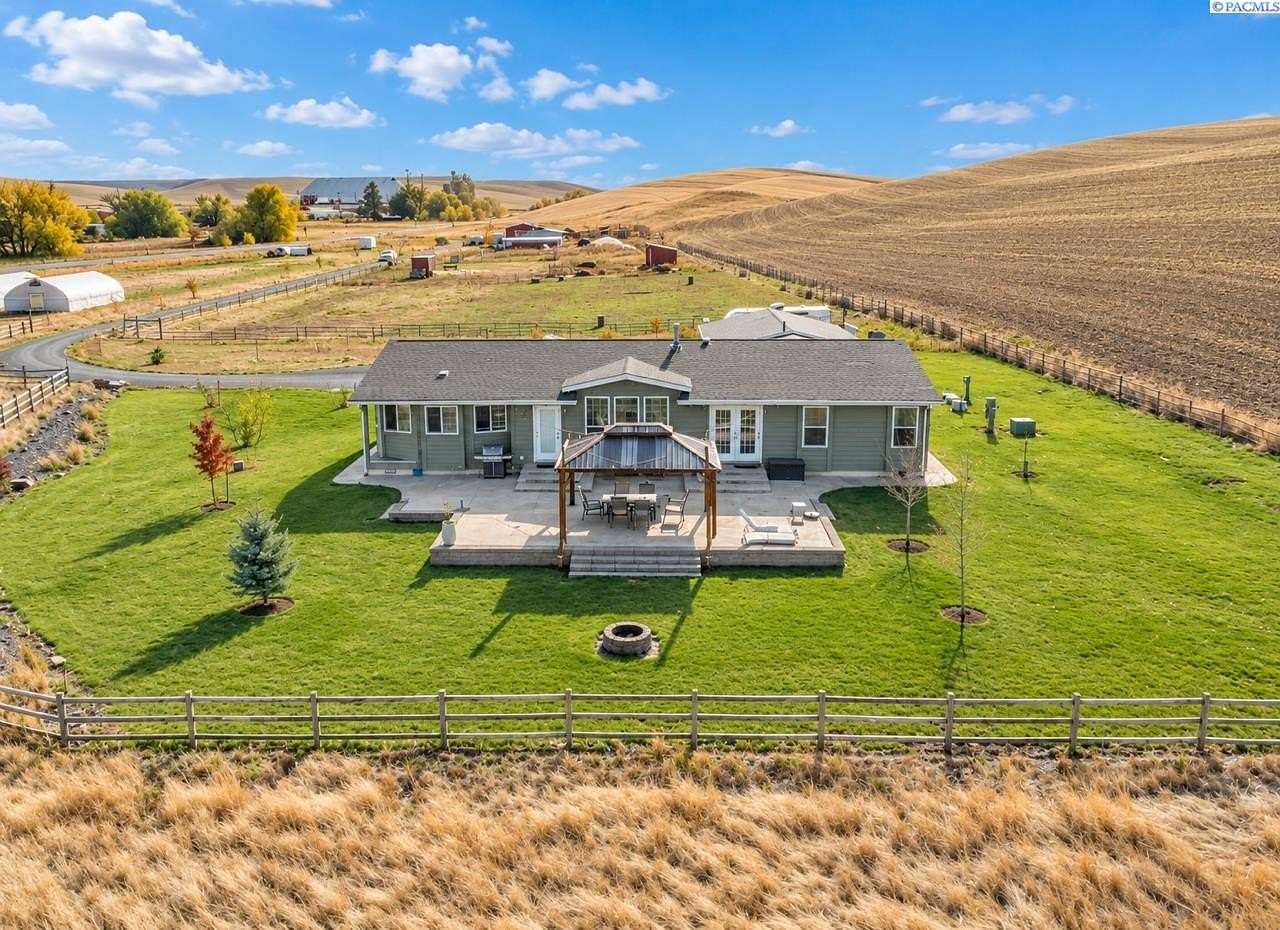 6 Acres of Land with Home for Sale in Palouse, Washington