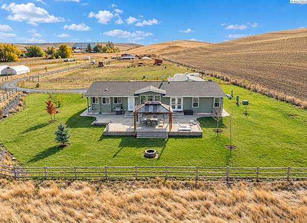 6 Acres of Land with Home for Sale in Palouse, Washington