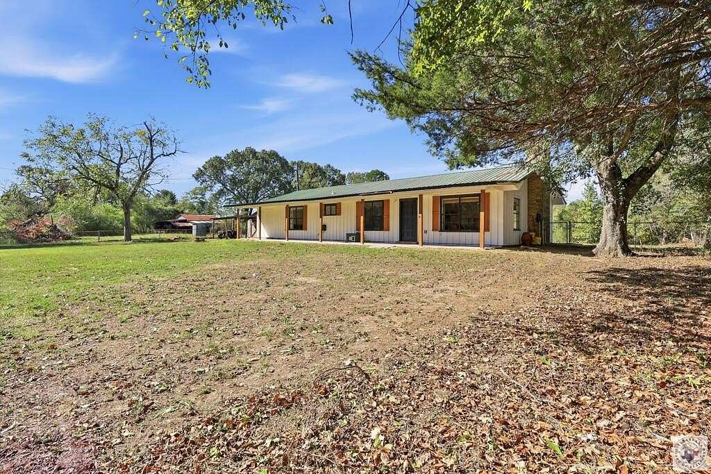 5 Acres of Land with Home for Sale in Texarkana, Arkansas