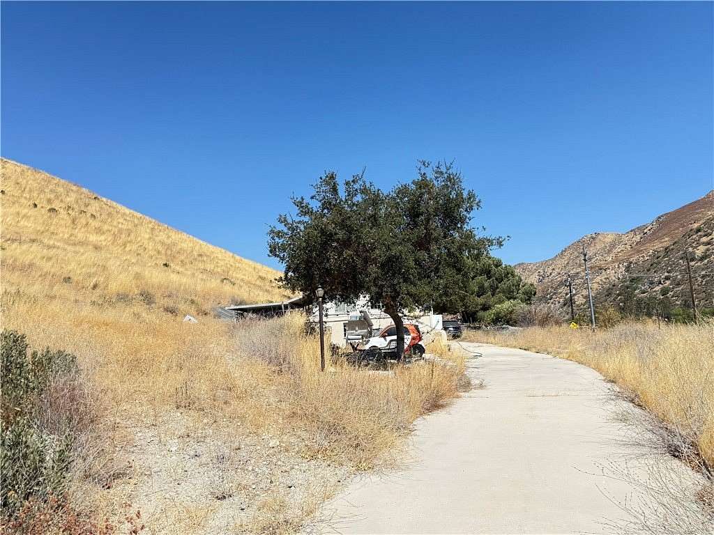 13.5 Acres of Land with Home for Sale in Agua Dulce, California