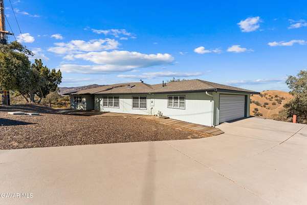 4 Acres of Land with Home for Sale in Tehachapi, California