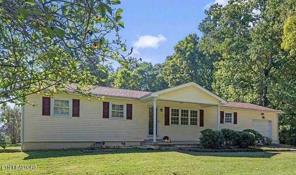 5.5 Acres of Land with Home for Sale in Clinton, Tennessee