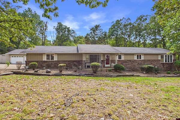 1.5 Acres of Land with Home for Sale in Mountain Home, Arkansas