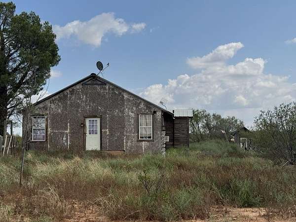6 Acres of Land with Home for Sale in Colorado City, Texas