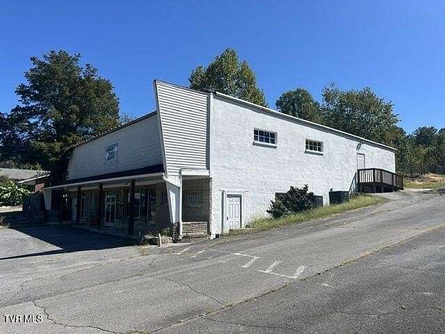 1.54 Acres of Improved Commercial Land for Sale in Bluff City, Tennessee