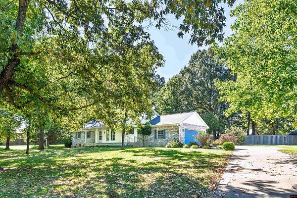 1.9 Acres of Land with Home for Sale in Mountain Home, Arkansas