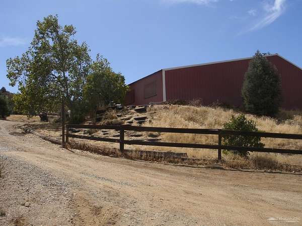 18 Acres of Land with Home for Sale in Tehachapi, California