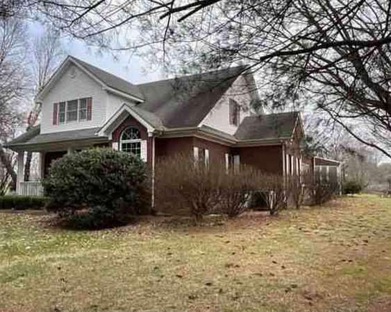 1.57 Acres of Land with Home for Sale in Bowling Green, Kentucky