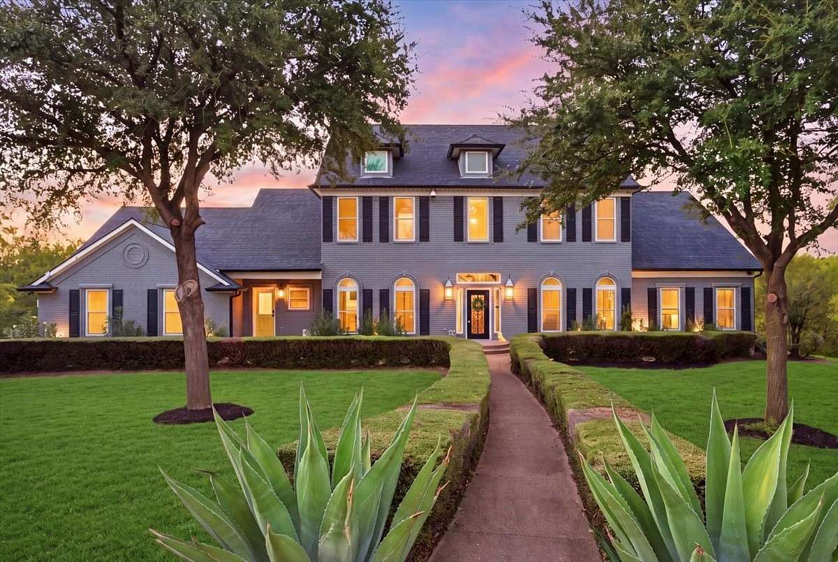 2.29 Acres of Land with Home for Sale in Cedar Hill, Texas