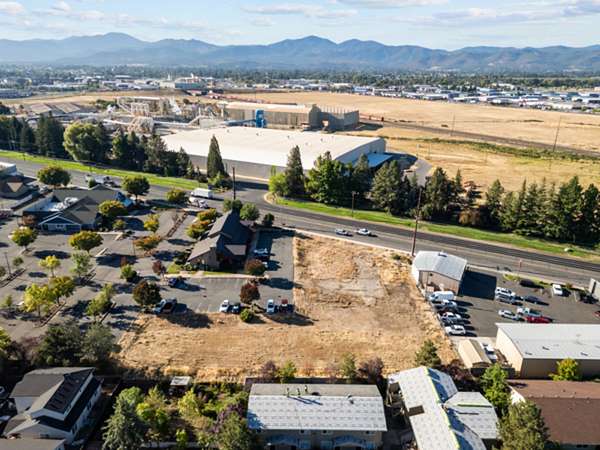 1 Acre of Commercial Land for Sale in Medford, Oregon