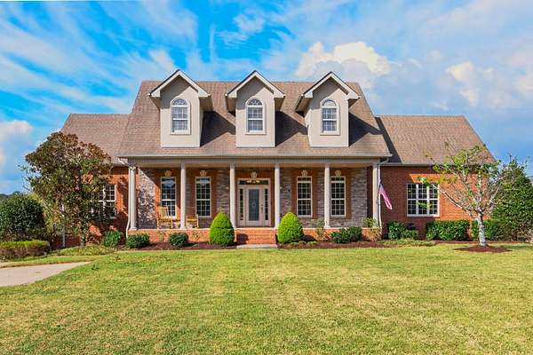 2.5 Acres of Land with Home for Sale in Hendersonville, Tennessee