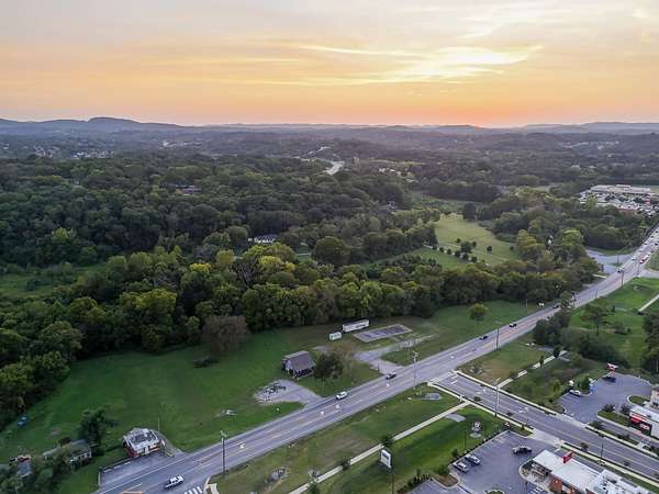 5.2 Acres of Land with Home for Sale in Brentwood, Tennessee