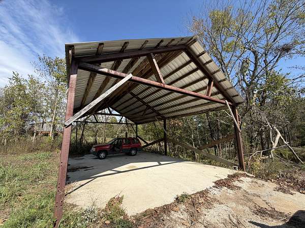 9.78 Acres of Residential Land for Sale in Westmoreland, Tennessee